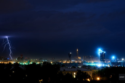 Молнии над Москвой, фотограф Денис Клюев