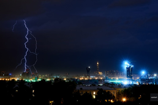 Молнии над Москвой, фотограф Денис Клюев